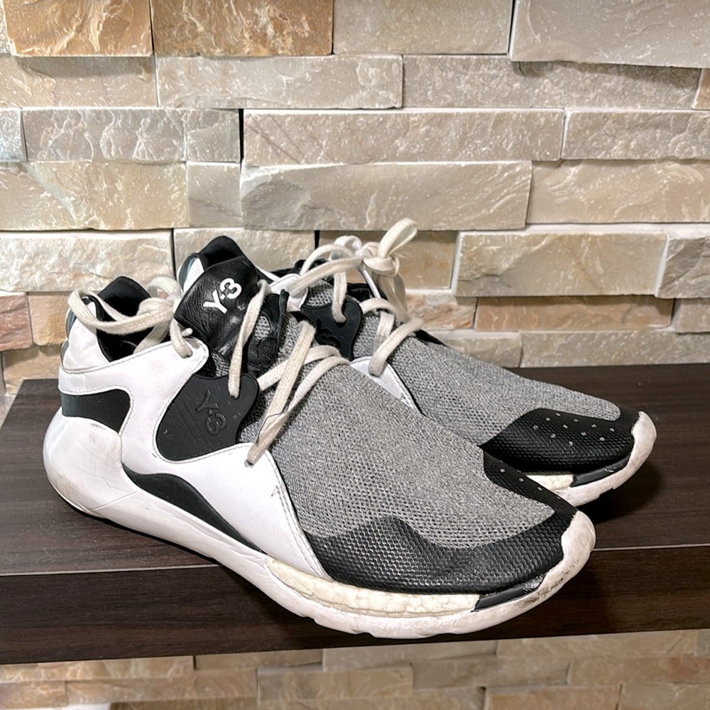 Y-3 Yohji Yamamoto Men’s 9.5 white and black